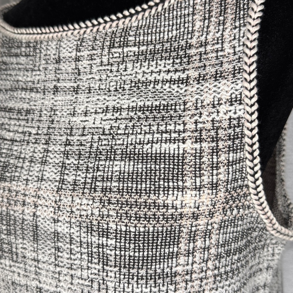 Max Studio Tweed Shell Top Piped Trim Women’s XS Boat Neck Sleeveless Texture